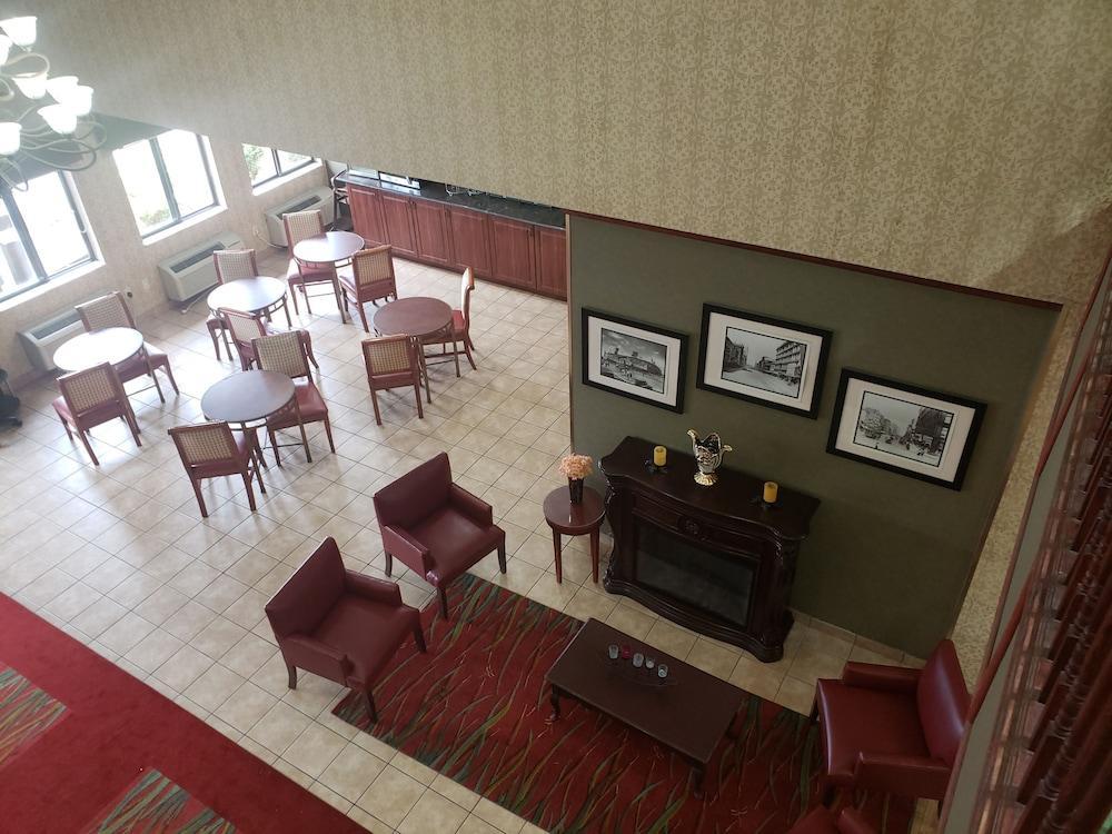Comfort Suites Detroit/Warren Bagian luar foto