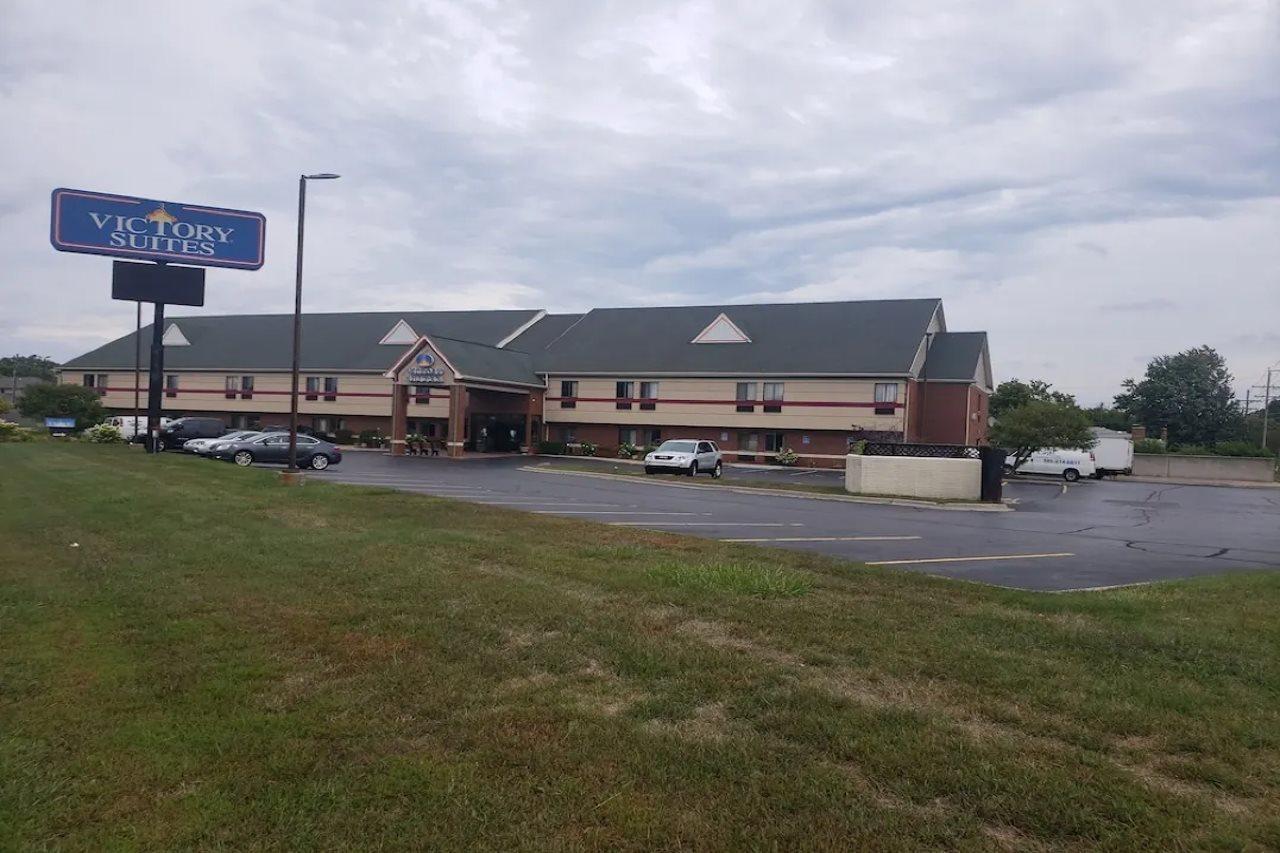 Comfort Suites Detroit/Warren Bagian luar foto