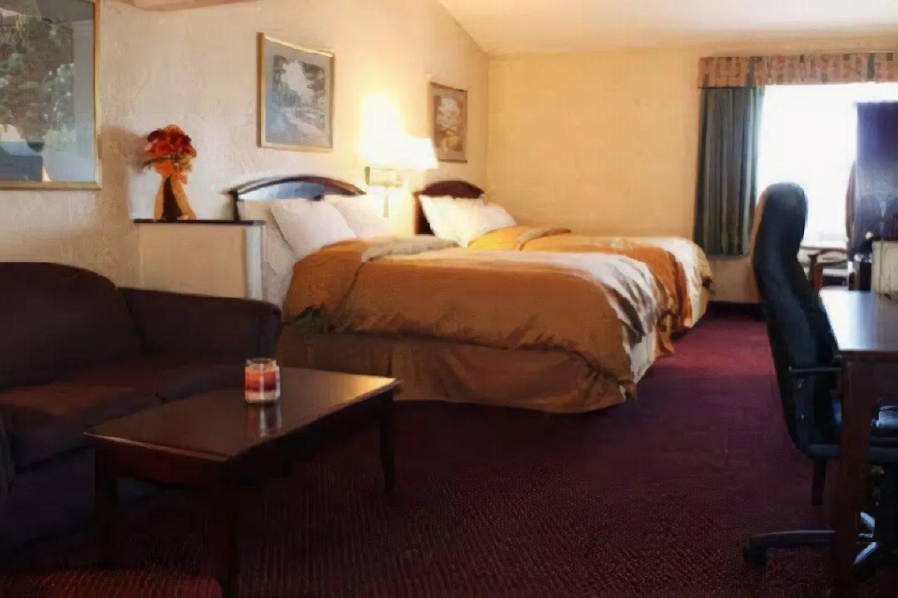 Comfort Suites Detroit/Warren Bagian luar foto