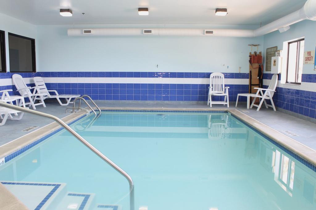 Comfort Suites Detroit/Warren Bagian luar foto
